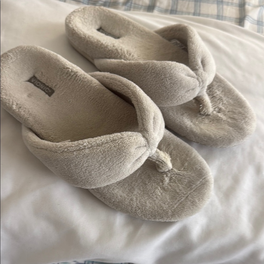 Vionic size 9 terry plush thong slippers